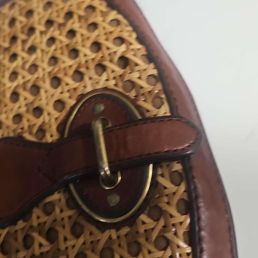 Fossil Vintage Reissue Woven Wicker and Leather Crossbody Saddle Bag. - Picture 5 of 8